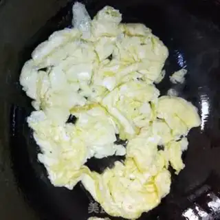 Make Cream tomato fried eggs step 4