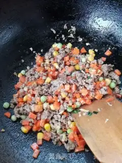Make A sour sweet ant on a tree step 5
