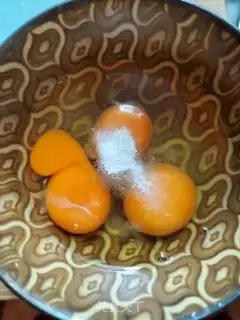 Make Frozen eggs step 1