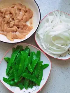 Make White onion chicken fried Dutch beans step 3