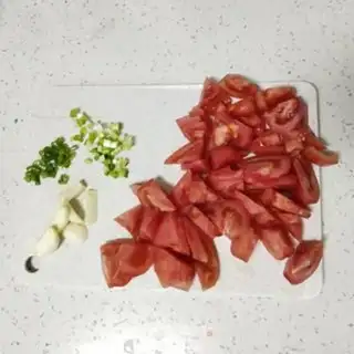 Make Tomato fried eggs step 0