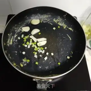 Make Tomato fried eggs step 3