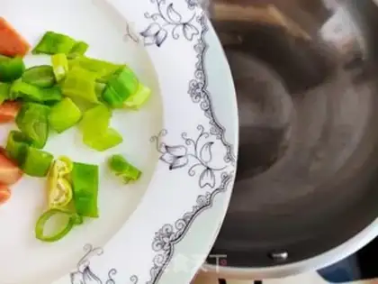 Make Orchid with ham step 1