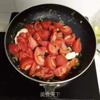 Make Tomato fried eggs step 4