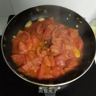Make Tomato fried eggs step 5