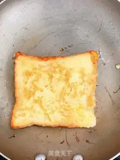 Make Toast eggs step 5