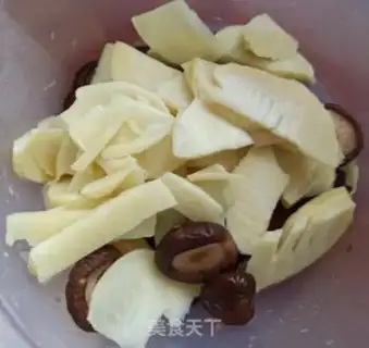 Make Spring mushrooms and green vegetables step 1