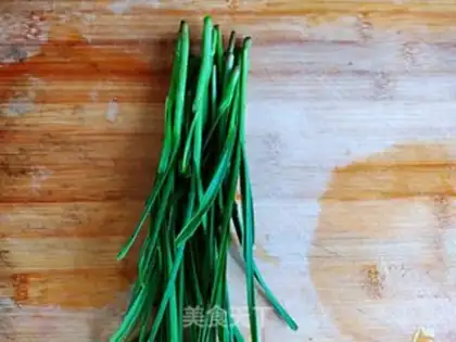 Make Eggs and garlic step 2
