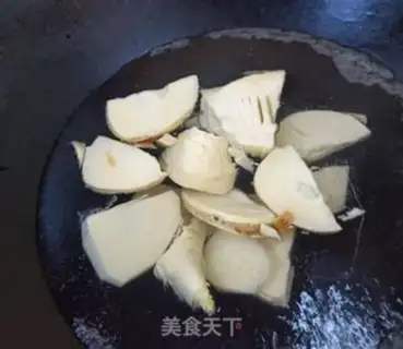 Make Three meat dumplings step 0