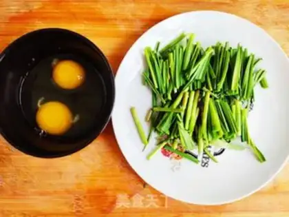 Make Eggs and garlic step 3