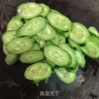 Make The cucumber is scrawny step 2