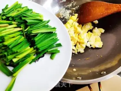 Make Eggs and garlic step 5