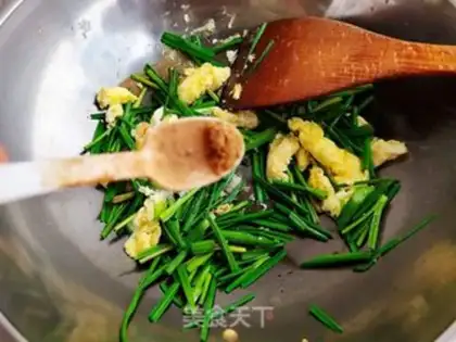 Make Eggs and garlic step 7