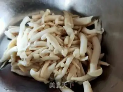 Make Twin pepper eggs and white mushrooms step 3