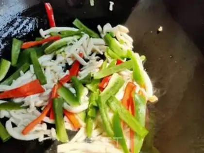 Make Twin pepper eggs and white mushrooms step 7
