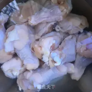 Make Spicy chicken-leg soup step 1