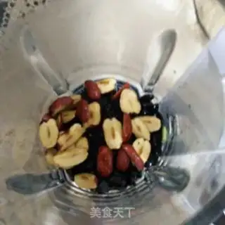 Make "Red dates, black bean rice" step 1