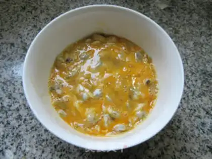 Make Squeeze roses and fried eggs step 5