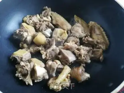 Make Curry potato chicken step 3