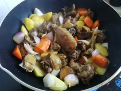 Make Curry potato chicken step 4