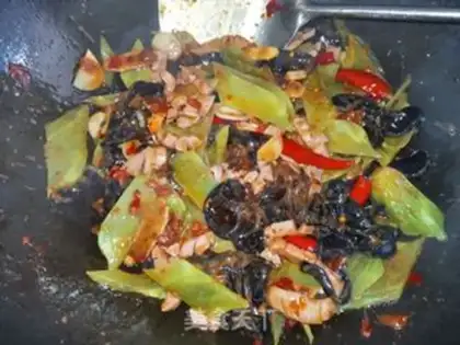 Make Japanese curry step 1