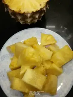 Make Fresh pineapple juice step 0