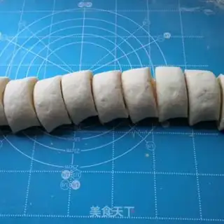 Make Pumpkin double rolls step 4