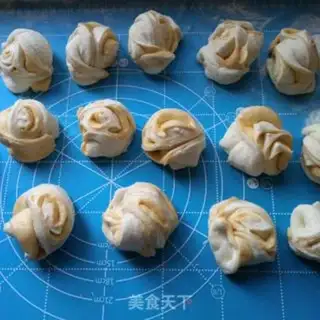 Make Pumpkin double rolls step 6
