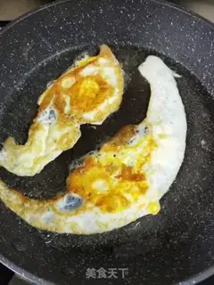 Make Cream mushroom fried eggs step 3