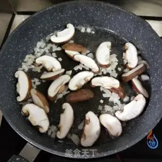 Make Cream mushroom fried eggs step 7