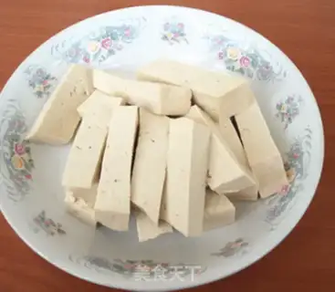 Make Tofu and bean horn carrots step 1