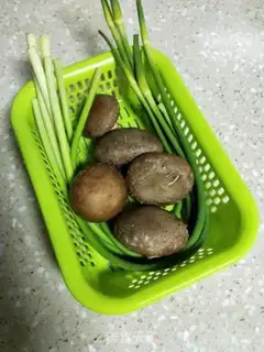 Make Garlic mushroom fried meat step 0