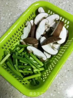 Make Garlic mushroom fried meat step 1