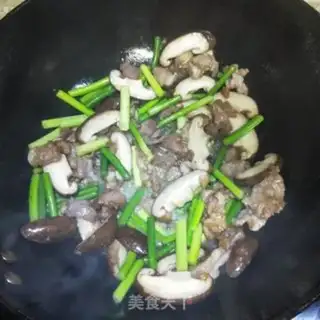 Make Garlic mushroom fried meat step 6