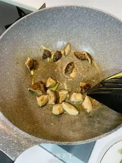 Make Cracker mushrooms step 4
