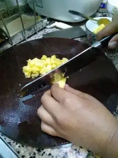Make Sunshine pineapple fried rice step 2