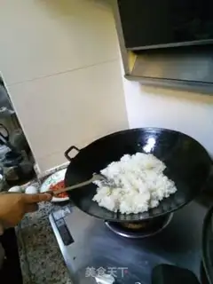 Make Sunshine pineapple fried rice step 5