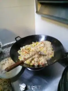 Make Sunshine pineapple fried rice step 6