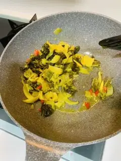 Make Sour soup, fat cow step 1