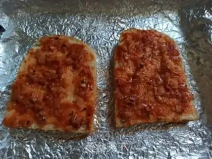 Make Quick-hand toast pizza step 1