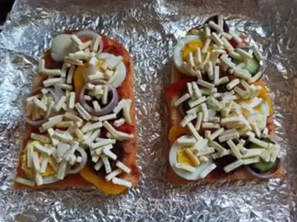 Make Quick-hand toast pizza step 4