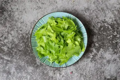Make Celery leaves and fried eggs step 0