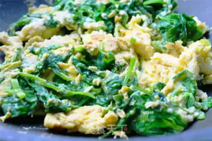 Make Celery leaves and fried eggs step 4