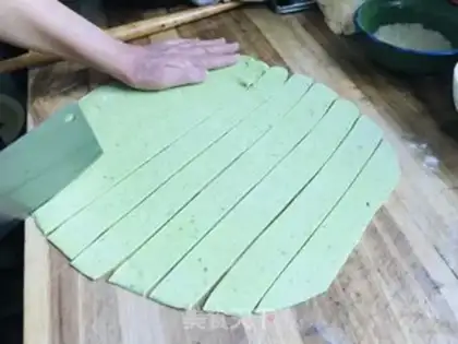 Make Garlic spinach noodles step 6