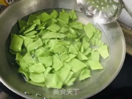 Make Garlic spinach noodles step 8