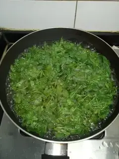 Make Pyramid fried eggs step 2