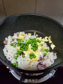Make Sausage pea egg fried rice step 7
