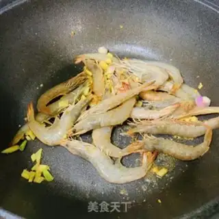 Make The saloon sauce is fried shrimp step 2