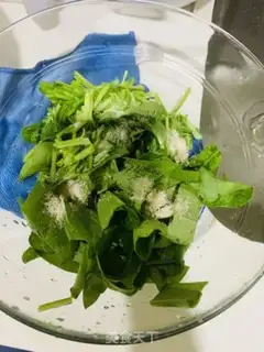 Make Spinach fried eggs step 0