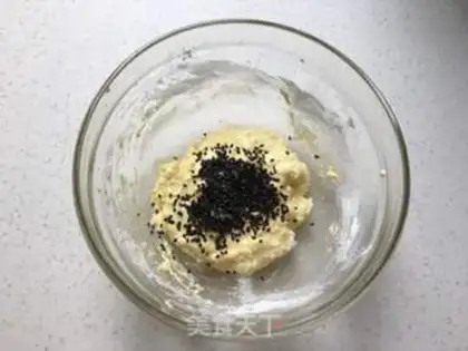 Make Little yolk cookies step 4